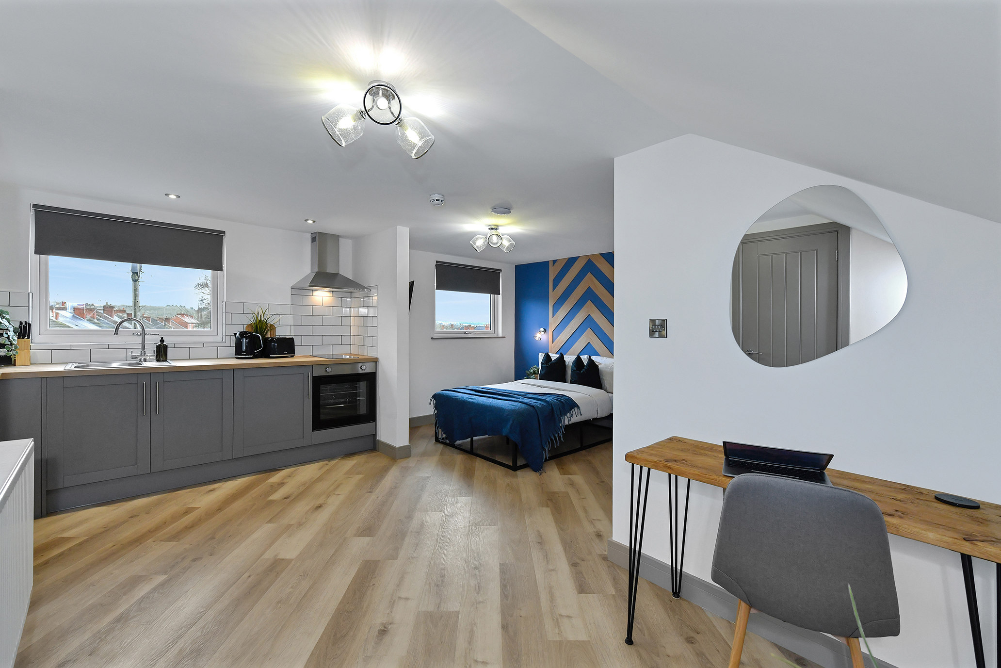 Room layout and workspace at 64 Derbyshire Lane